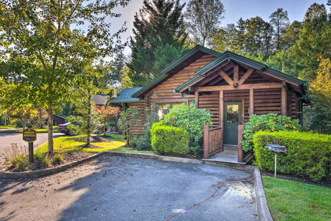 Dog Friendly, Romantic Mtn Getaway Hot Tub Pool Gatlinburg Bagian luar foto