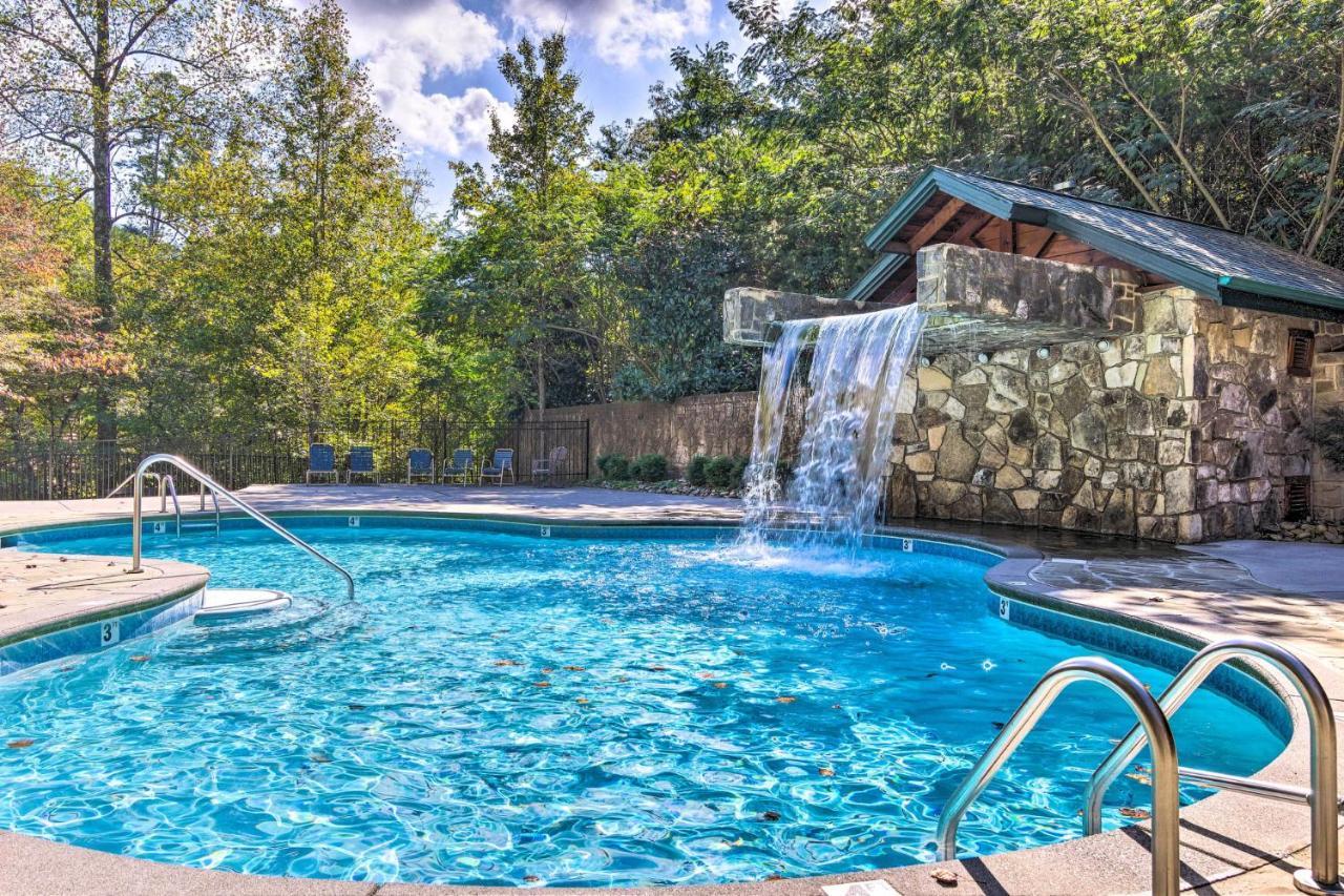 Dog Friendly, Romantic Mtn Getaway Hot Tub Pool Gatlinburg Bagian luar foto