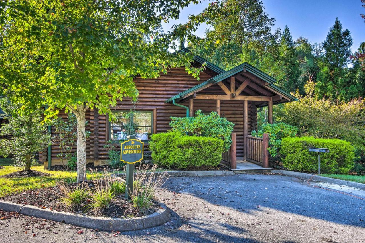 Dog Friendly, Romantic Mtn Getaway Hot Tub Pool Gatlinburg Bagian luar foto