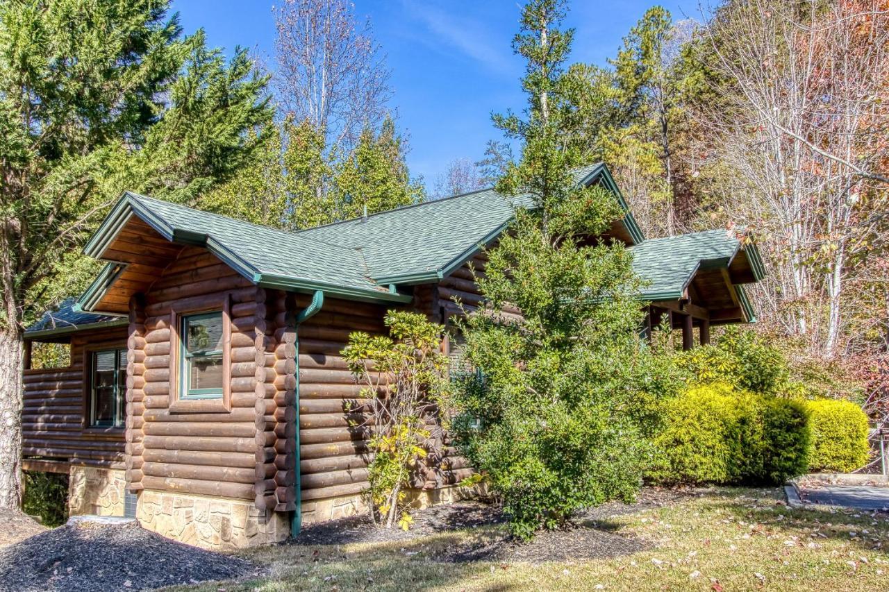Dog Friendly, Romantic Mtn Getaway Hot Tub Pool Gatlinburg Bagian luar foto