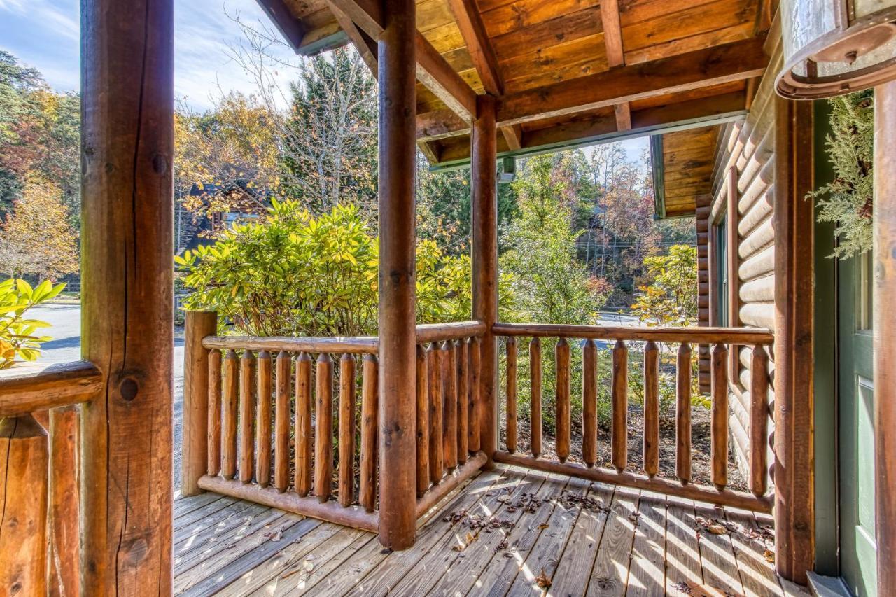 Dog Friendly, Romantic Mtn Getaway Hot Tub Pool Gatlinburg Bagian luar foto