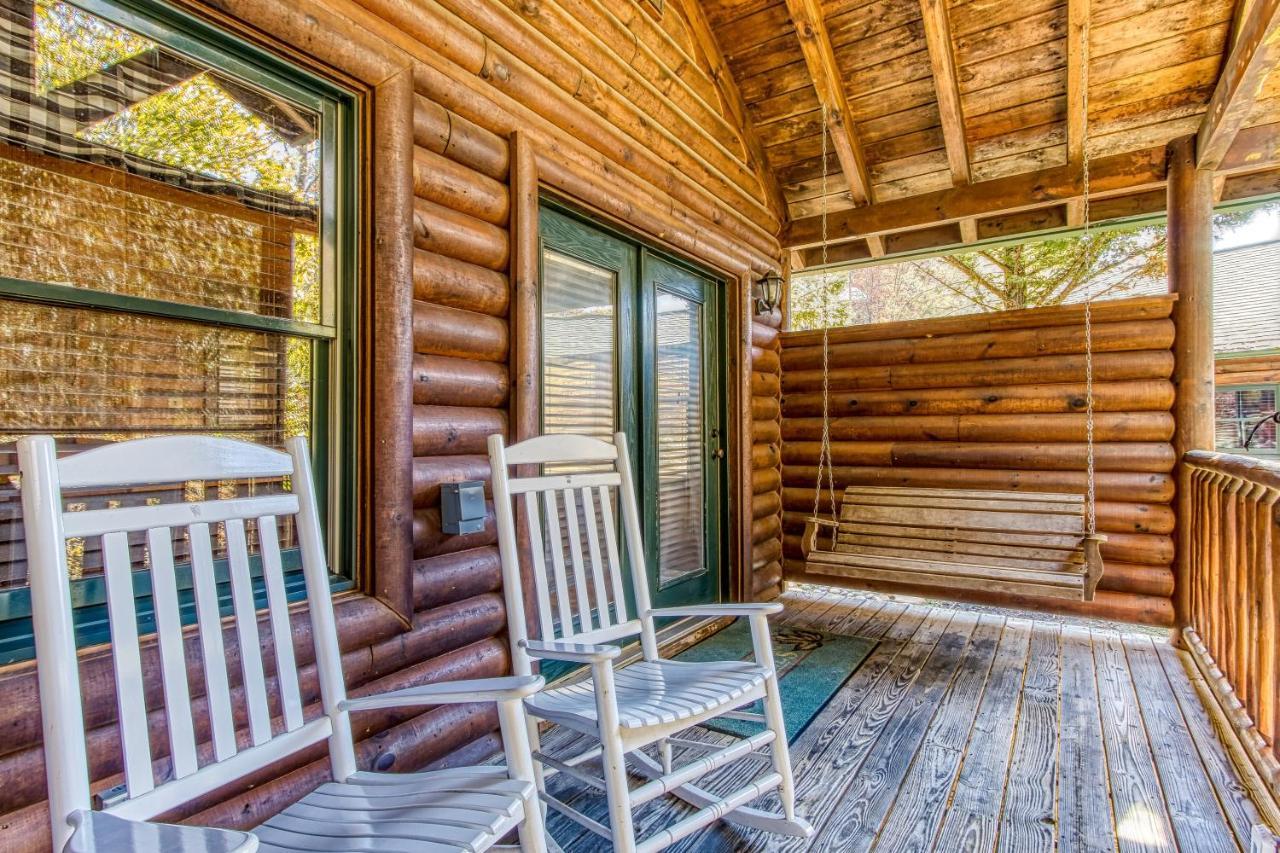 Dog Friendly, Romantic Mtn Getaway Hot Tub Pool Gatlinburg Bagian luar foto