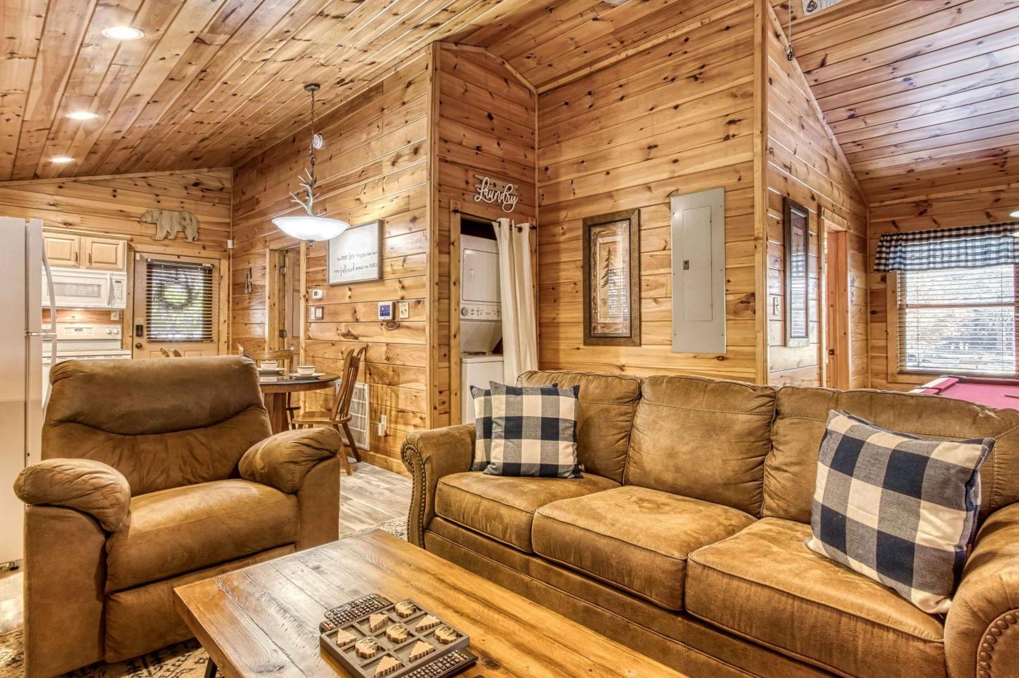 Dog Friendly, Romantic Mtn Getaway Hot Tub Pool Gatlinburg Bagian luar foto