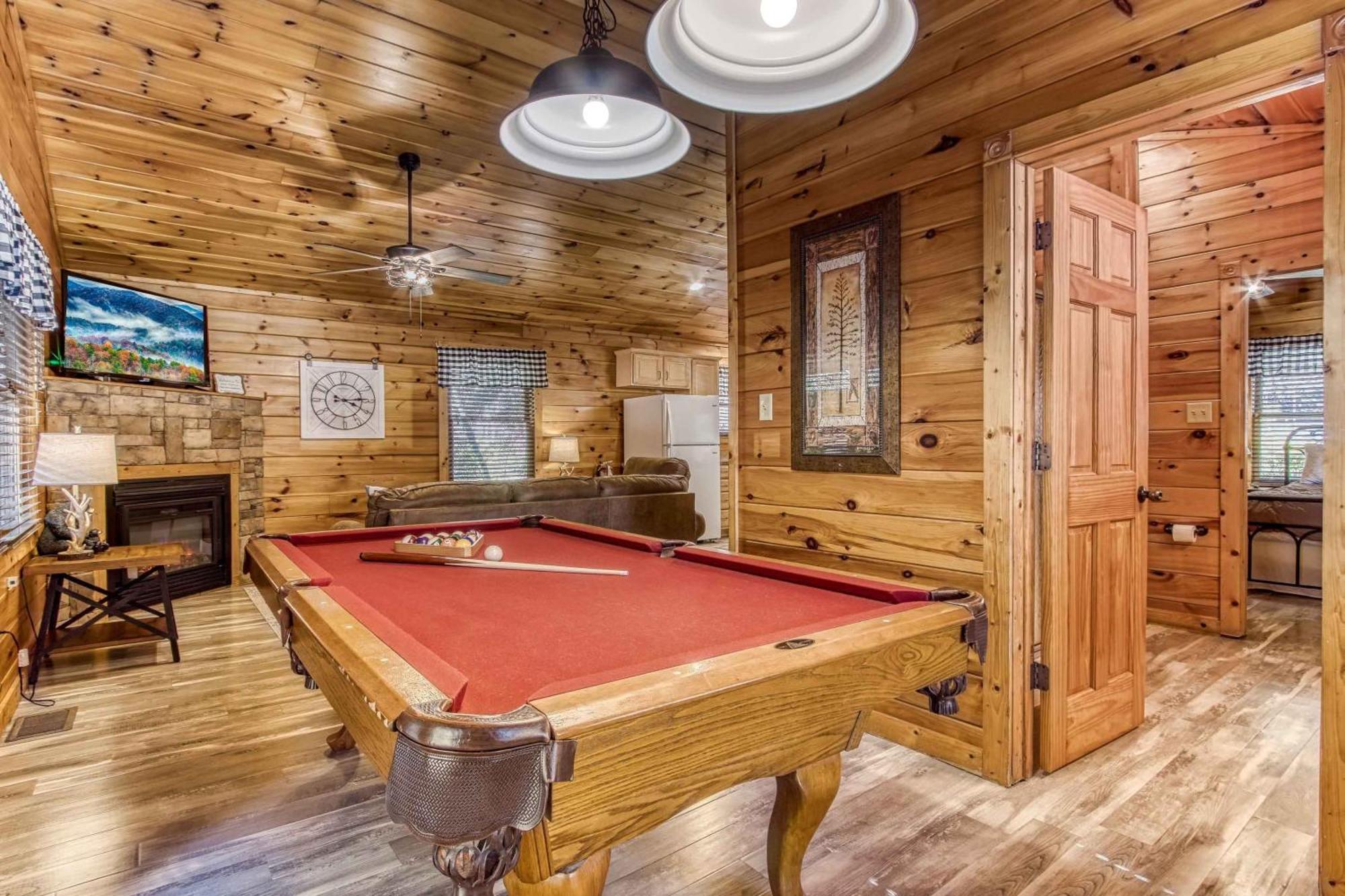 Dog Friendly, Romantic Mtn Getaway Hot Tub Pool Gatlinburg Bagian luar foto