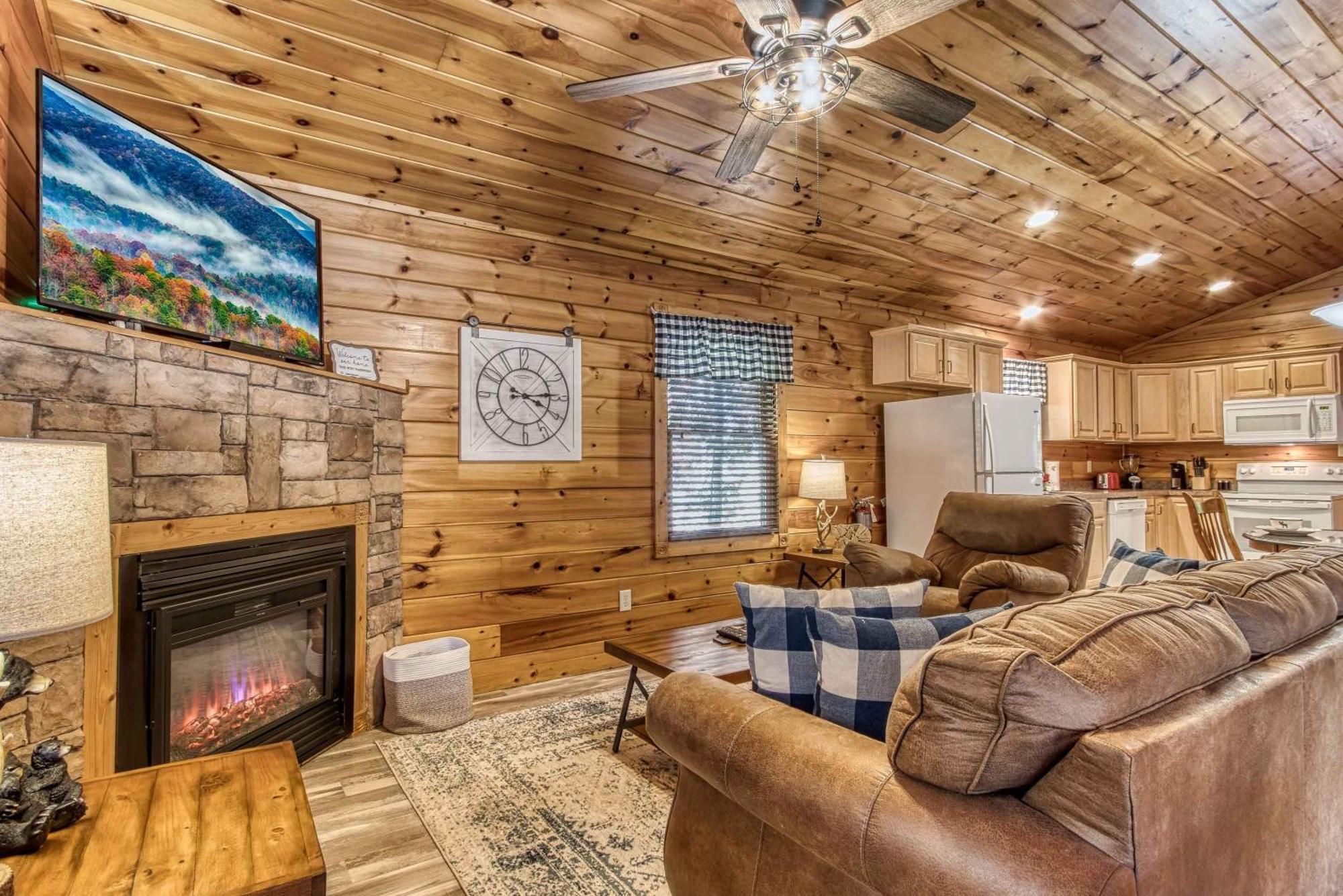 Dog Friendly, Romantic Mtn Getaway Hot Tub Pool Gatlinburg Bagian luar foto