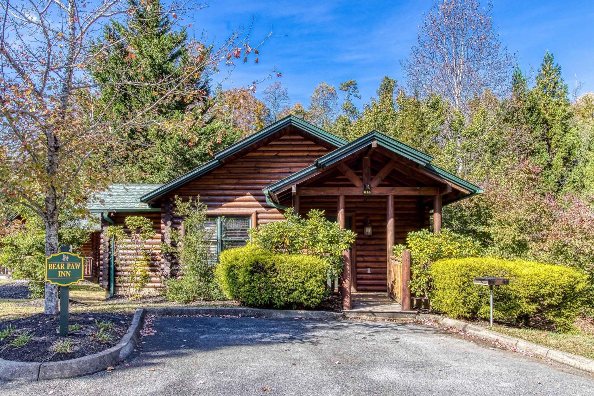 Dog Friendly, Romantic Mtn Getaway Hot Tub Pool Gatlinburg Bagian luar foto